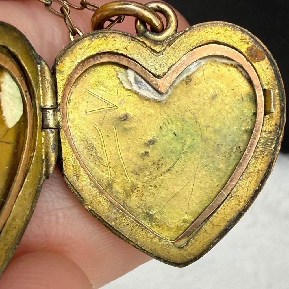 Vintage Heart Locket Necklace Gold Filled Horseshoe Engraved Luck  13in Biting
